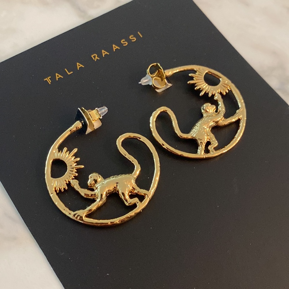 Beautiful Hoops 💛🖤💛 - Picture 5 of 5